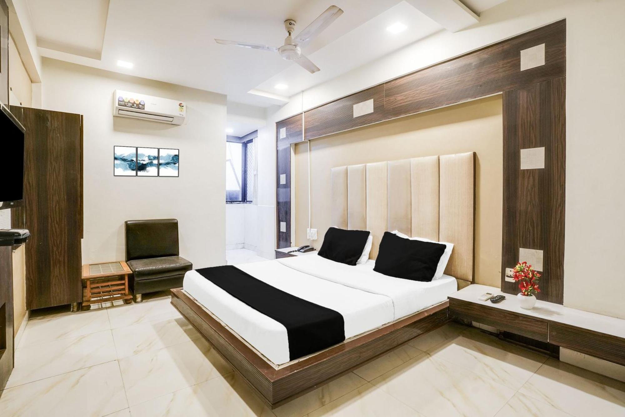 Hotel O Vanya Palace 阿穆达巴 外观 照片