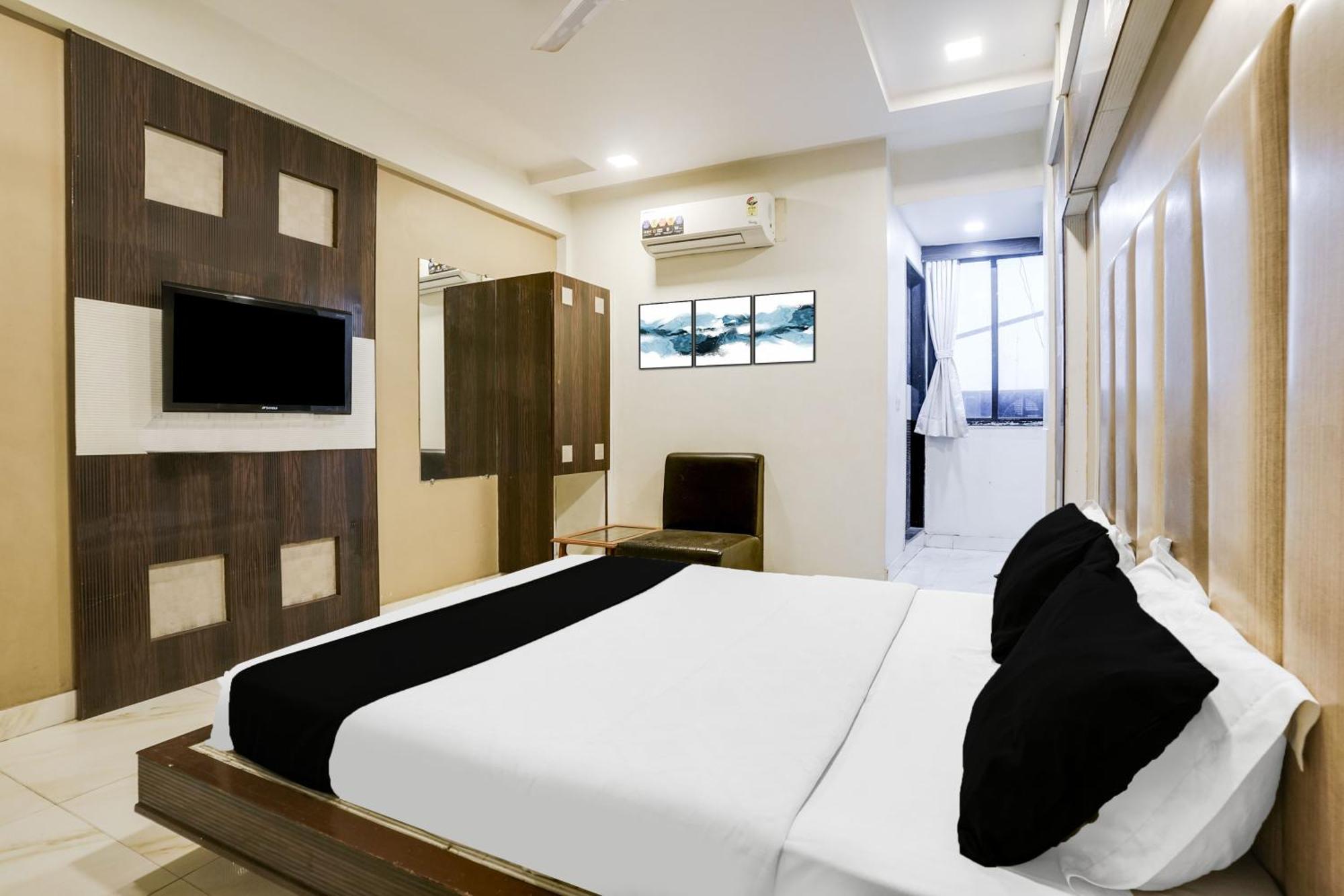Hotel O Vanya Palace 阿穆达巴 外观 照片